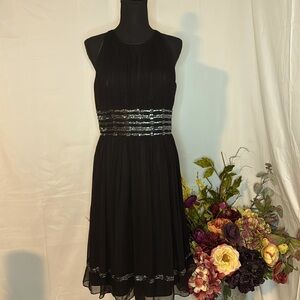 Adrianna Papell Evening Size 12 knee length dress with beading & sequin details